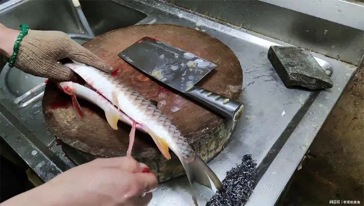 水臺(tái)殺魚(yú)師傅